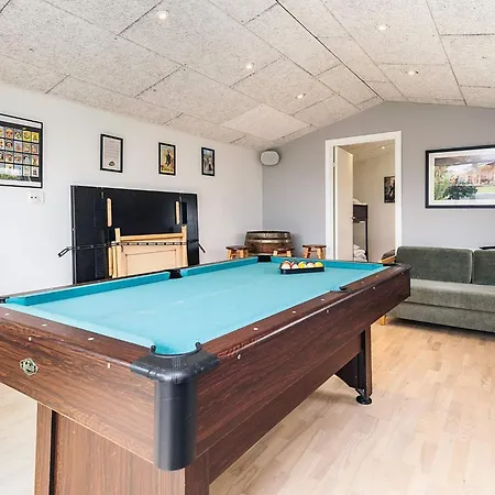 10 Person In Brovst-by Traum