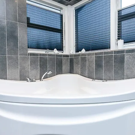 10 Person In Brovst-by Traum *