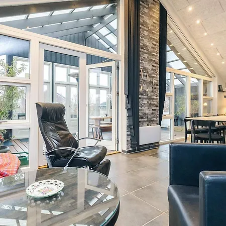 10 Person In Brovst-by Traum