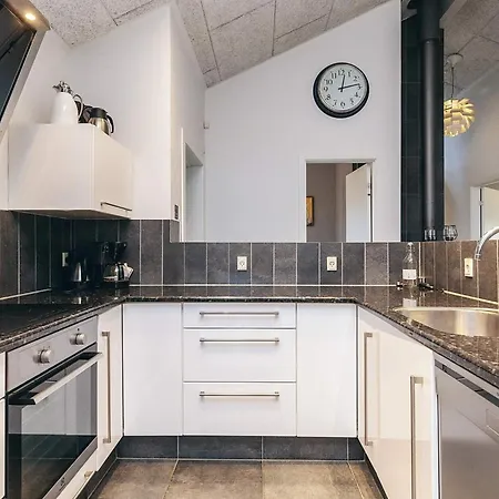 10 Person In Brovst-by Traum