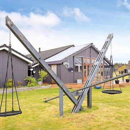 10 Person In Brovst-by Traum