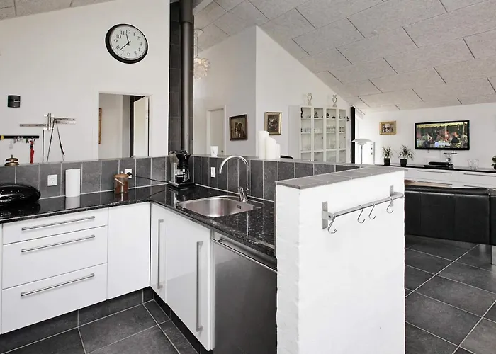 10 Person In Brovst-by Traum Brovst